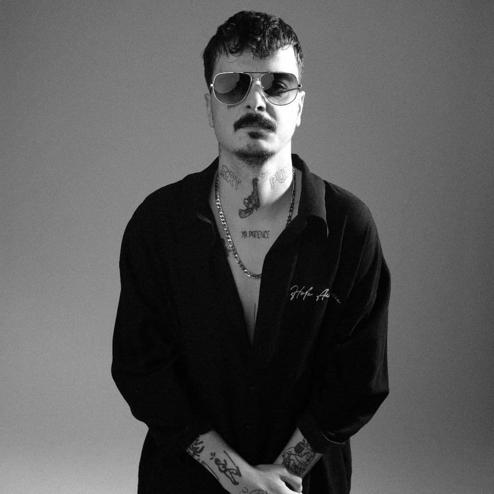 Hiç Işık Yok ( ft. Melek Mosso )